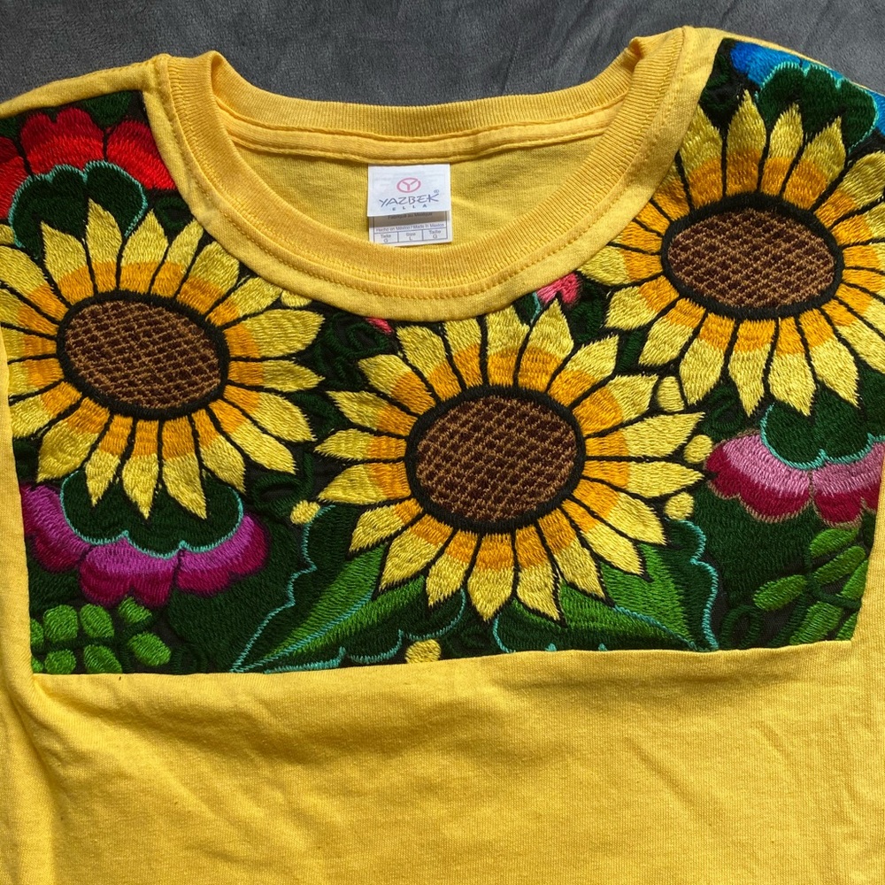 T-Shirt - Picture 3 of 4